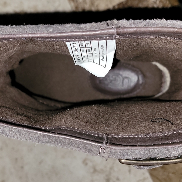 Ugg Men's Lancing Stout distressed suede full grain leather brown boots.… - Picture 9 of 11